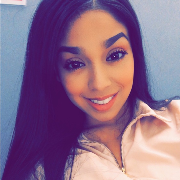 Meet your Posher, Cristina - Picture 1 of 1